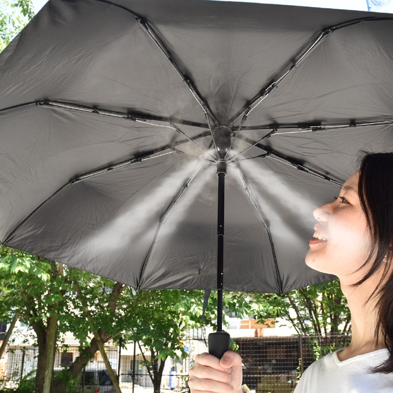 ミストが出る傘「折り畳みミストシャワーブレラ」で熱中症防止。雨の日にも使える | SKYWARD+ スカイワードプラス