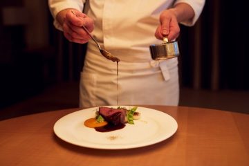 客室にプライベートシェフが出張 シェフが目の前で腕を振るう新しいホテルステイ体験 マピオンニュース